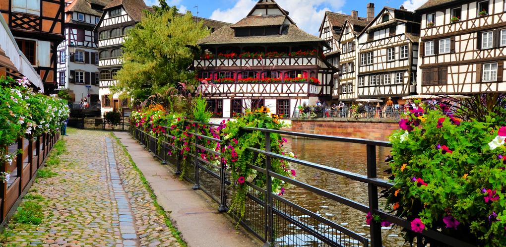 Best of Strasbourg – Cultural and Historic Highlights Scenic view of Strasbourg, showcasing its historic buildings and canals.