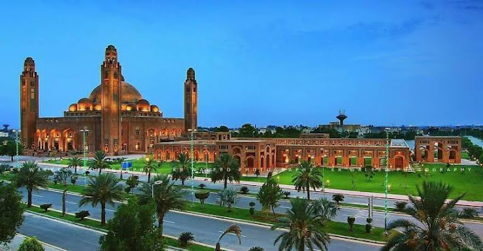 5 Peaceful Getaways in Lahore for the Perfect Weekend! Scenic view of Lahore with historic landmarks, lush gardens, and cultural beauty.
