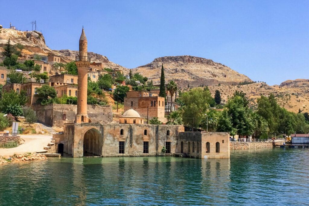 9 Must-Visit Places in Gaziantep That Will Amaze You Scenic view of Gaziantep featuring historic sites, bustling bazaars, and traditional Turkish architecture.